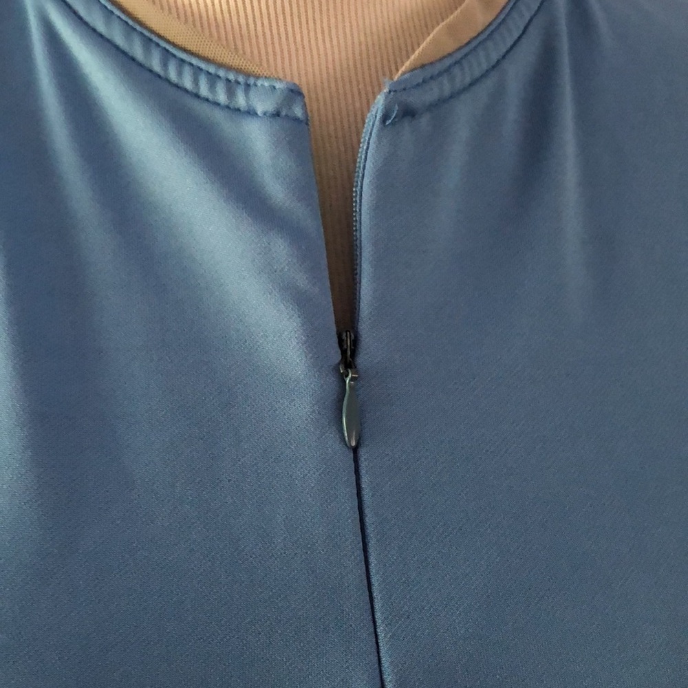 L.L. Bean Blue Sleeveless Zip Neck Tank size Medium - Picture 8 of 11